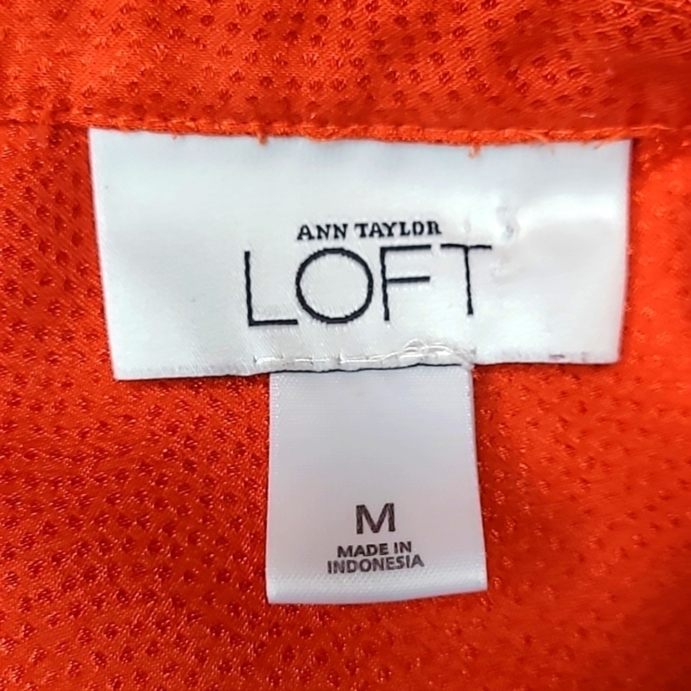 Ann Taylor LOFT orange short sleeve button front blouse. Size M. - Picture 4 of 4